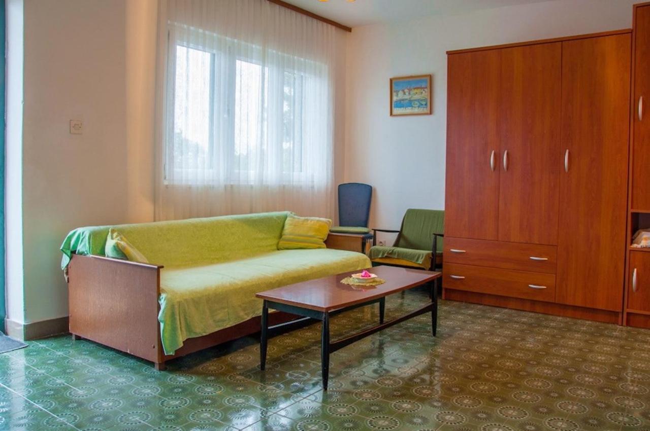 Apartment In Pucisca/Insel Brac 5972 Εξωτερικό φωτογραφία